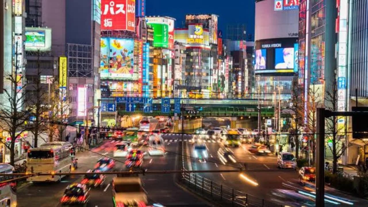 6 Best Conveyor Belt Sushi in Shinjuku: Locals' Picks From ¥800