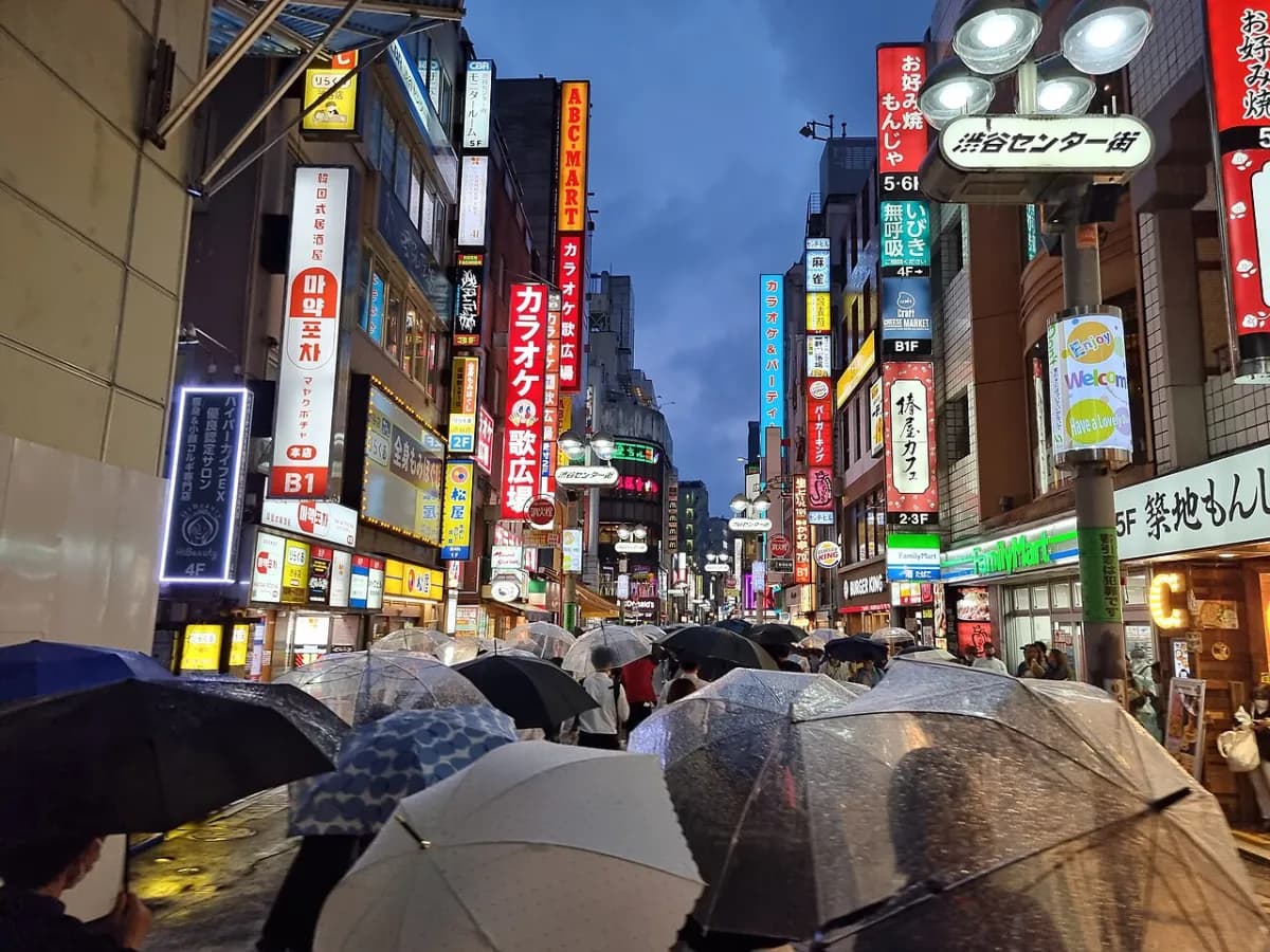 Halal Food Shibuya 2026: 8 Spots, Prices & Prayer Rooms