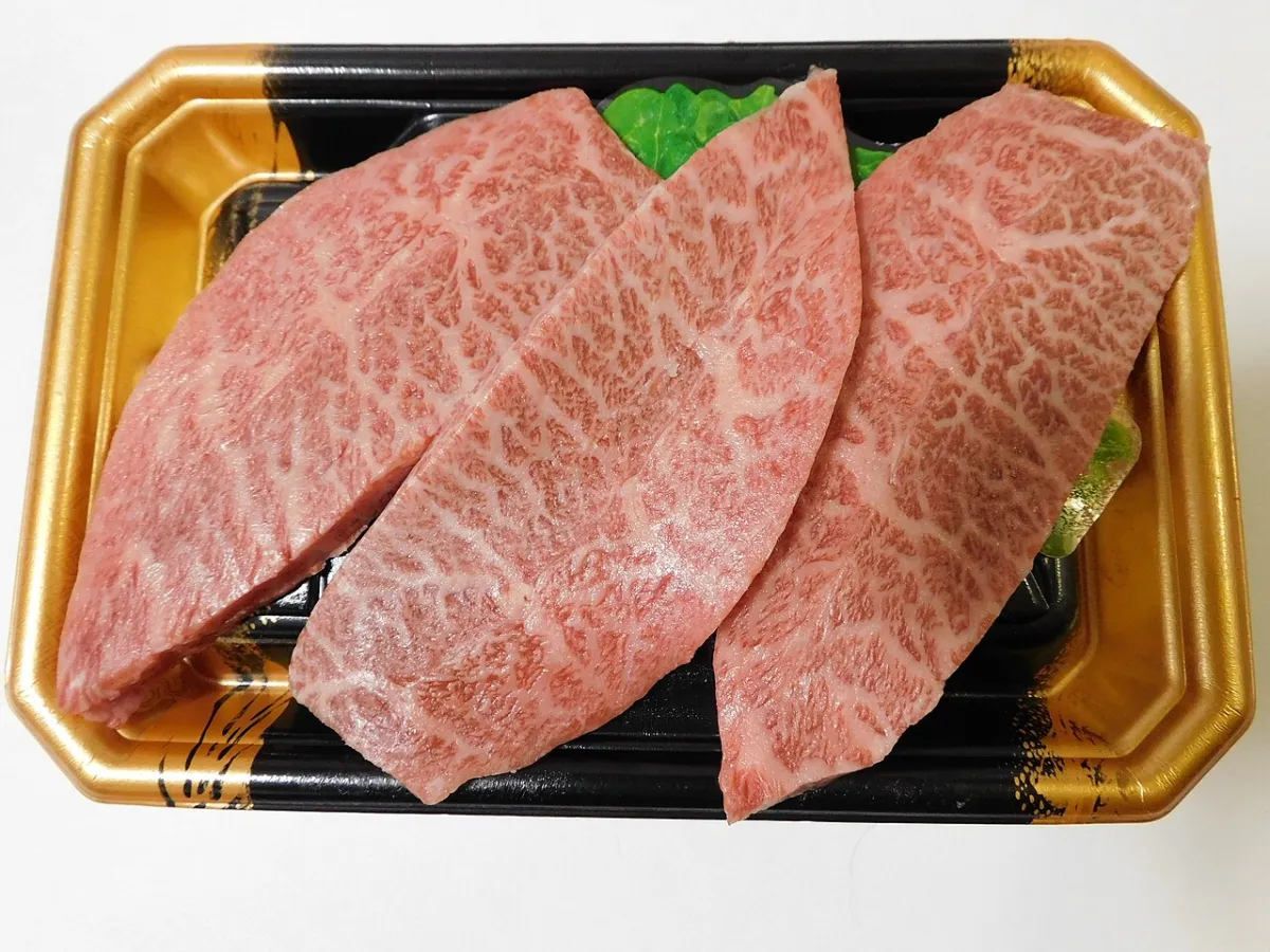 Marbled wagyu slices for halal wagyu yakiniku (generic photo of yakiniku beef, not from Gyumon)