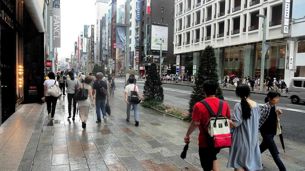 Chuo-dori street in Ginza, Tokyo, near several of the omakase sushi counters in this guide