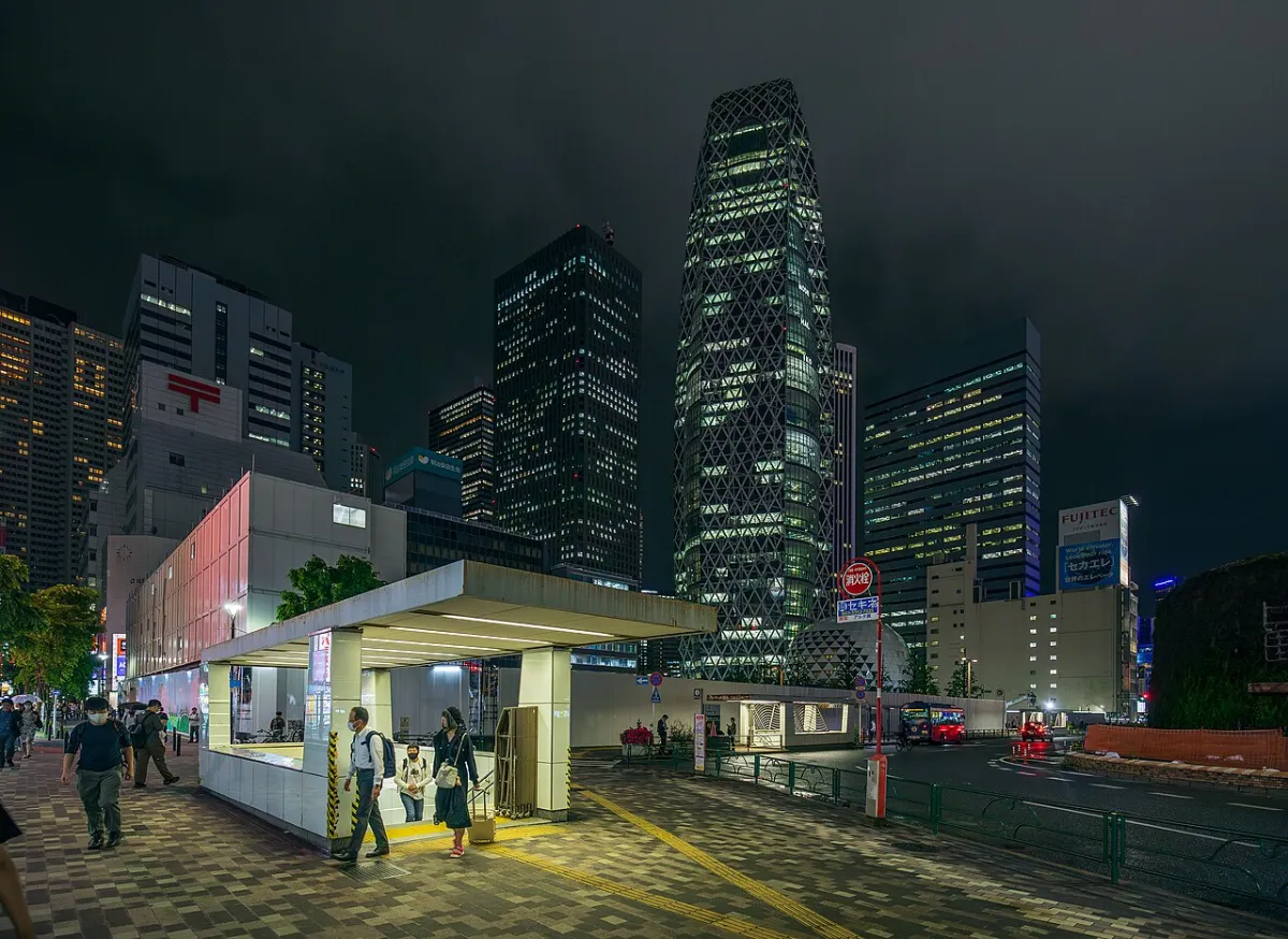 Underpass entrance at Shinjuku Station West Exit, the starting point for standing sushi bars in Nishi-Shinjuku